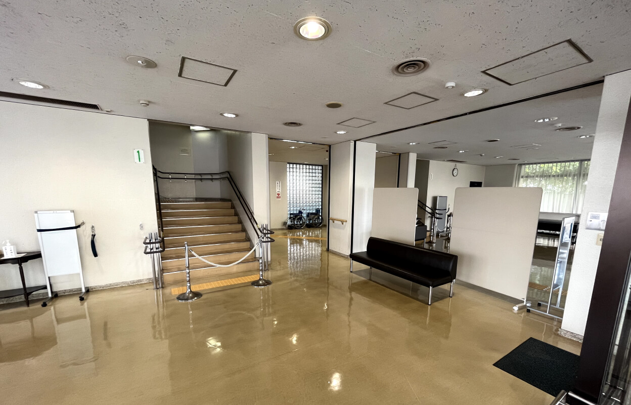 なぎさ会館 エントランス