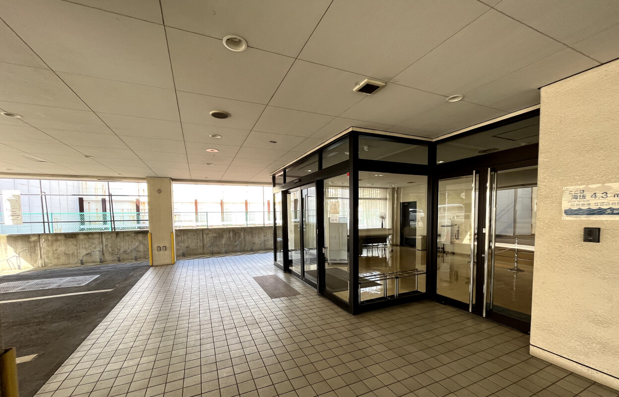 なぎさ会館 エントランス