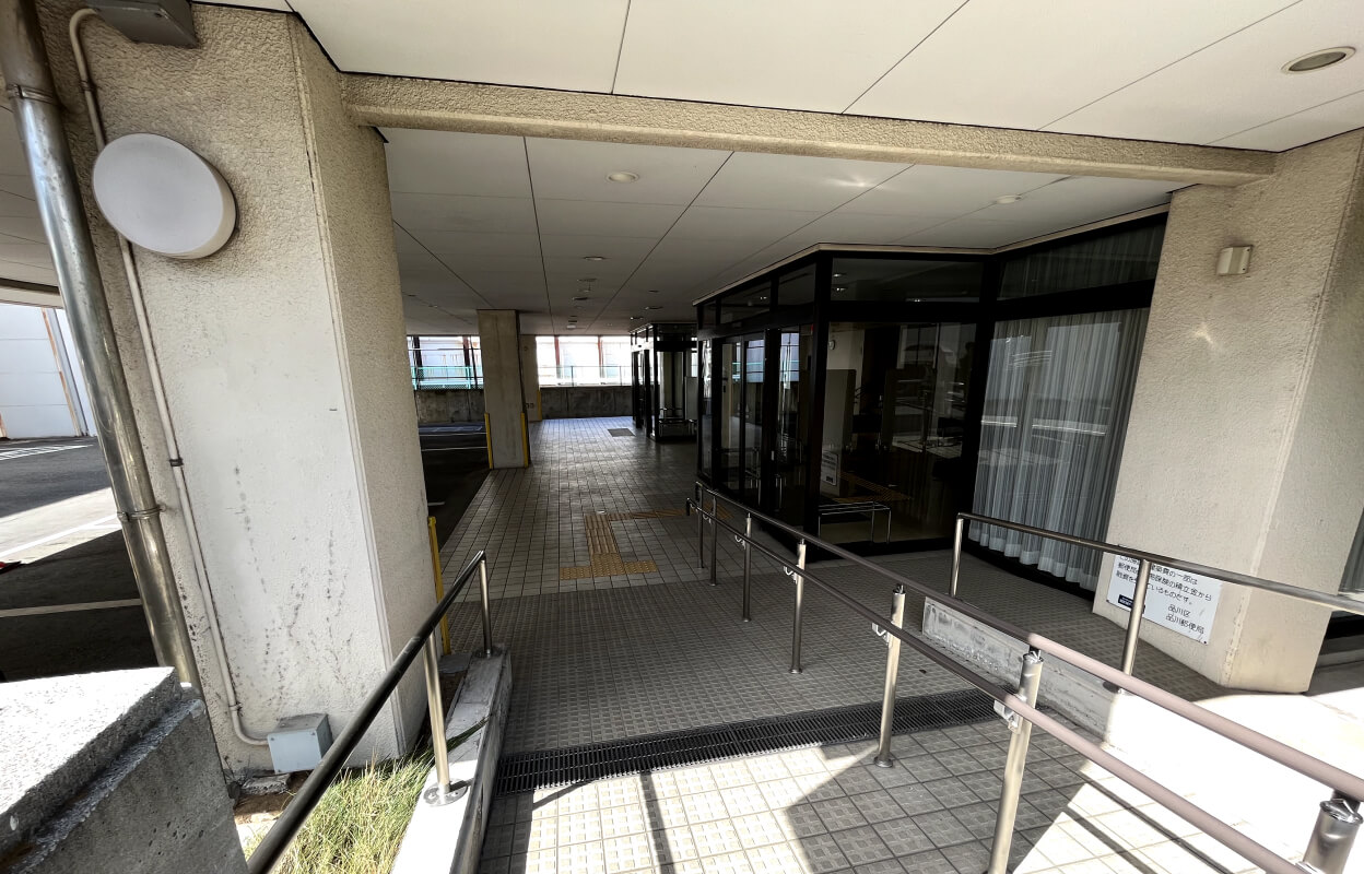 なぎさ会館 エントランス