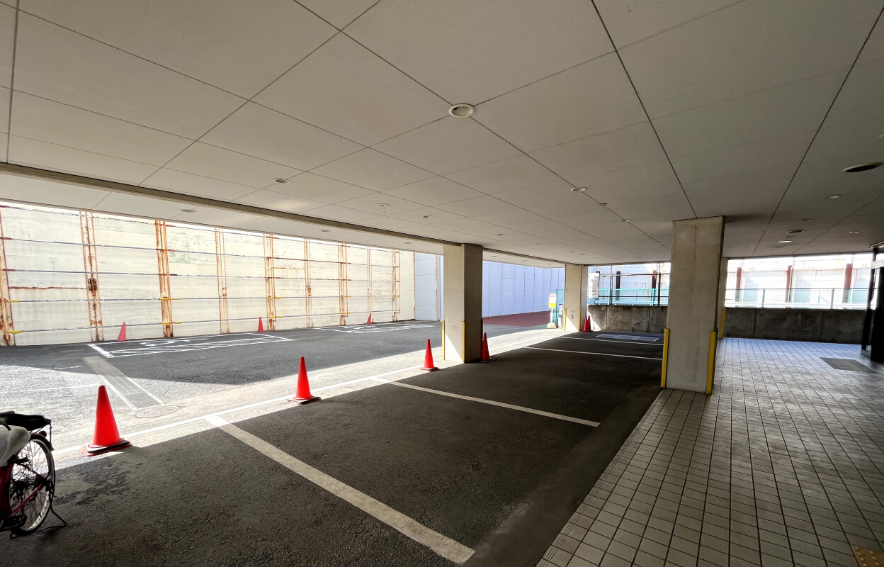 なぎさ会館 駐車場