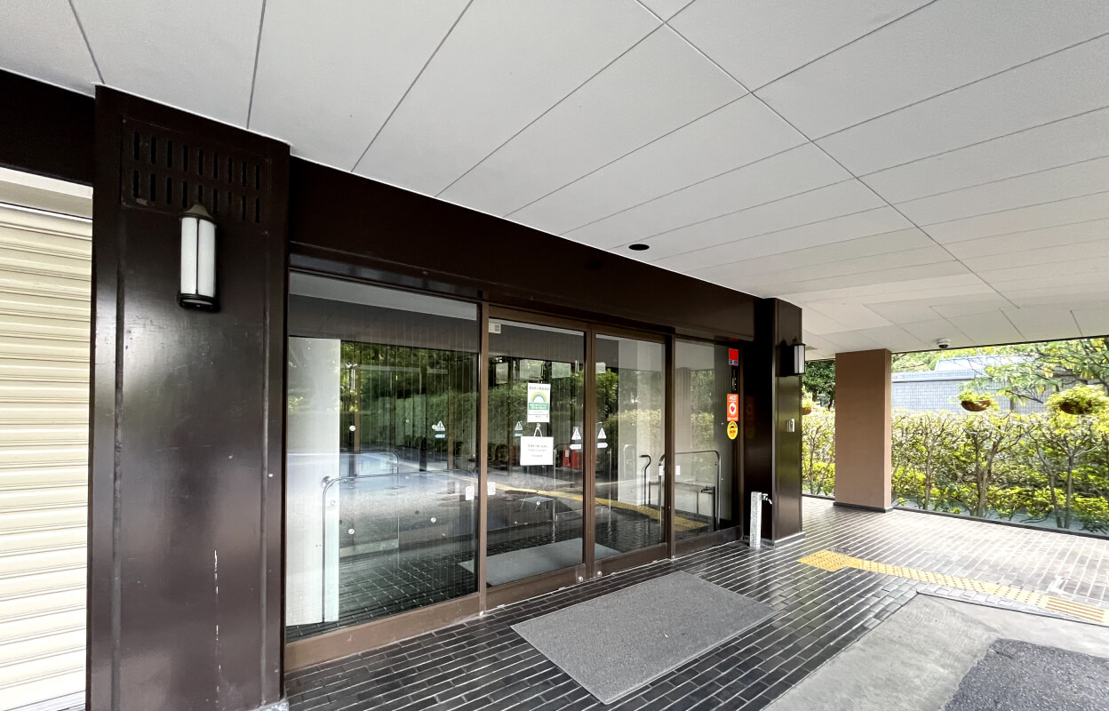 平和の森会館 エントランス