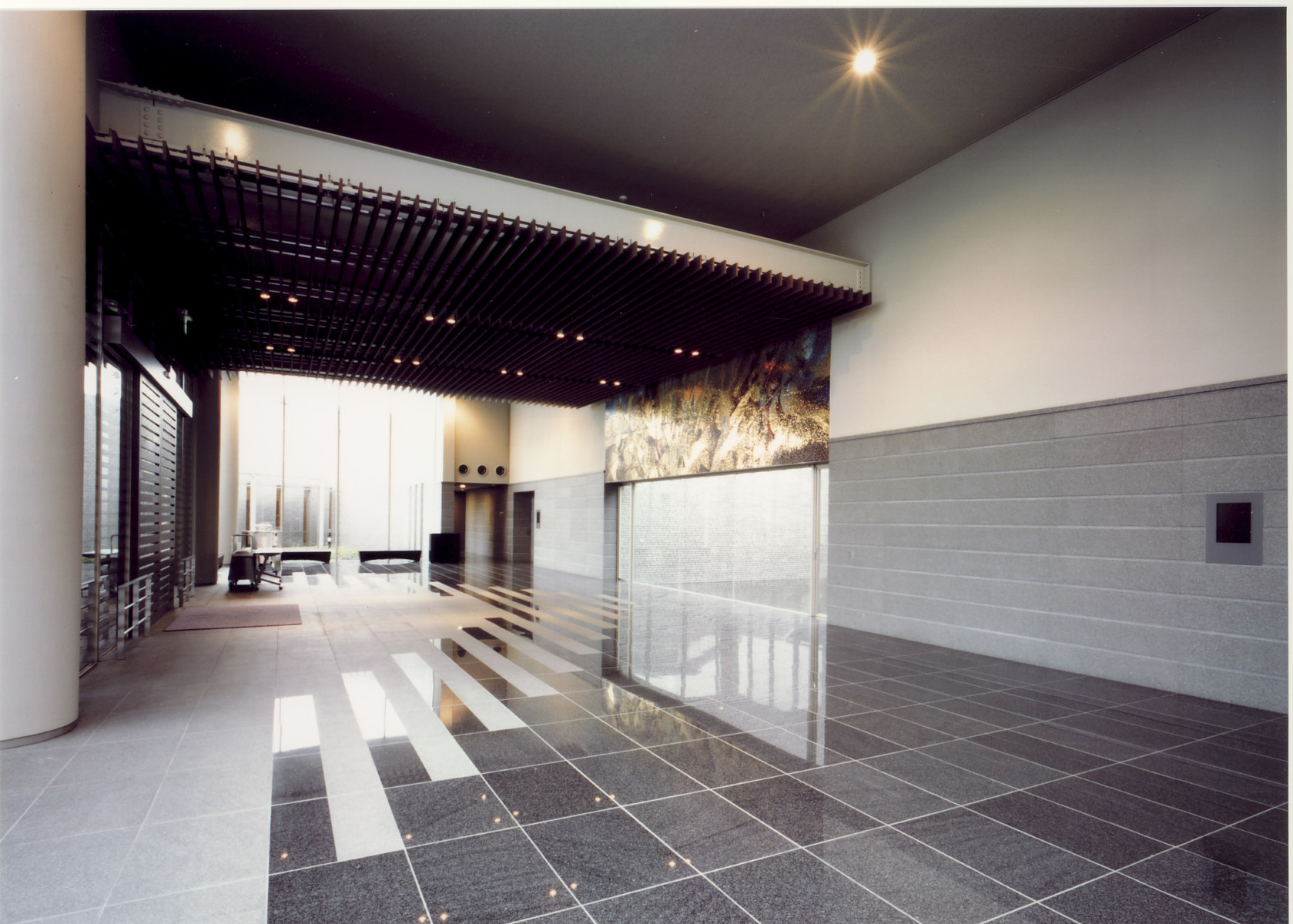 しののめの里の火葬棟　エントランスホール