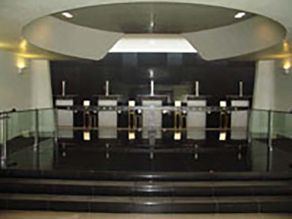 メモリアルトネの炉前