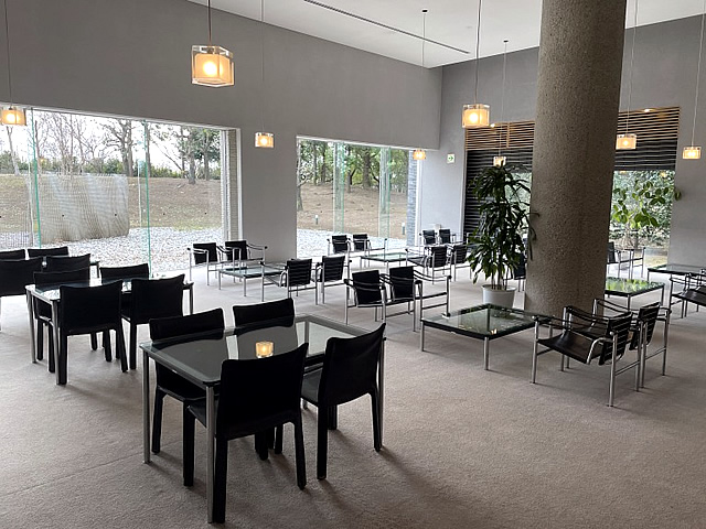 県央みずほ斎場の待合ホール