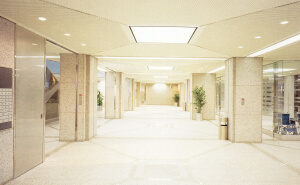 横浜市営久保山斎場のエントランス