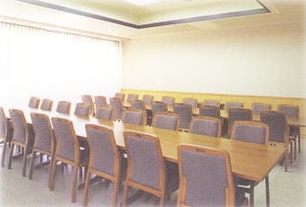 茅ヶ崎市斎場の待合室（洋室）