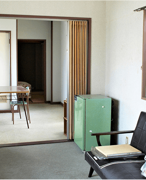 家具が少なく、床や棚に余裕がある部屋